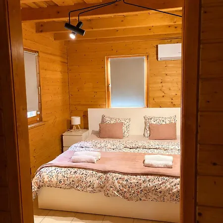 Mayer Wood Apartman Saska
